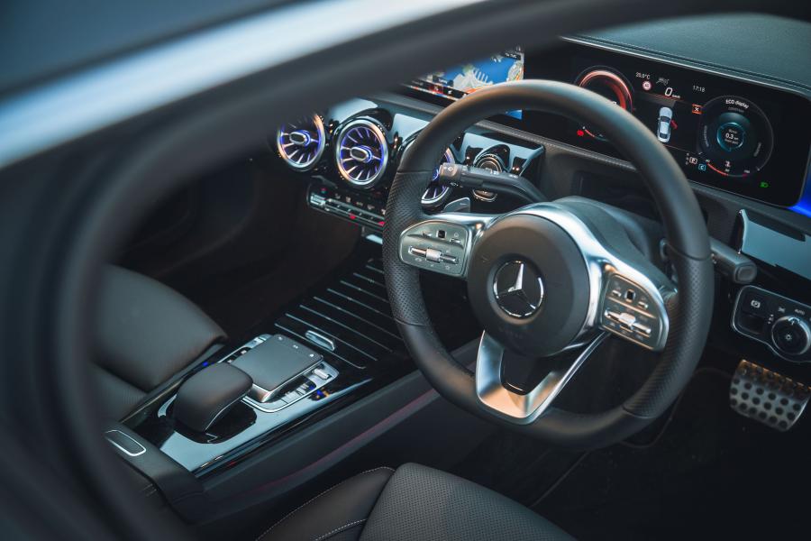 Интерьер Mercedes-Benz CLA200 AMG Line (C118) 2019 года  (AU) (фото 5 из 40)
